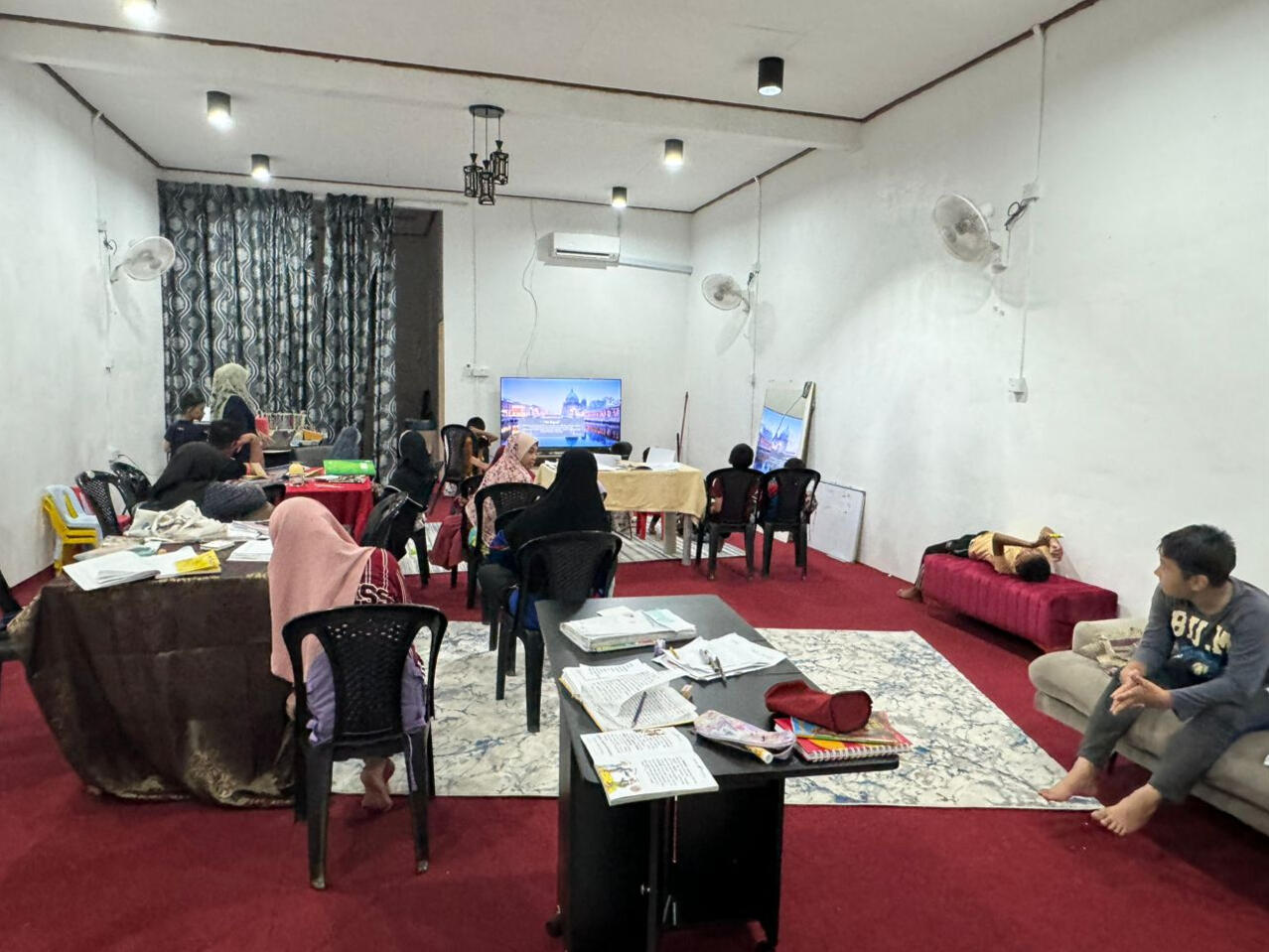 Kata-kata semangat untuk anak-anak. Anak-anak sedang membuat perbentangan untuk 3M dan STEAM, kelab emak ayah cakna anak pintar (KECAP) Malaysia Rohimah Mohamud