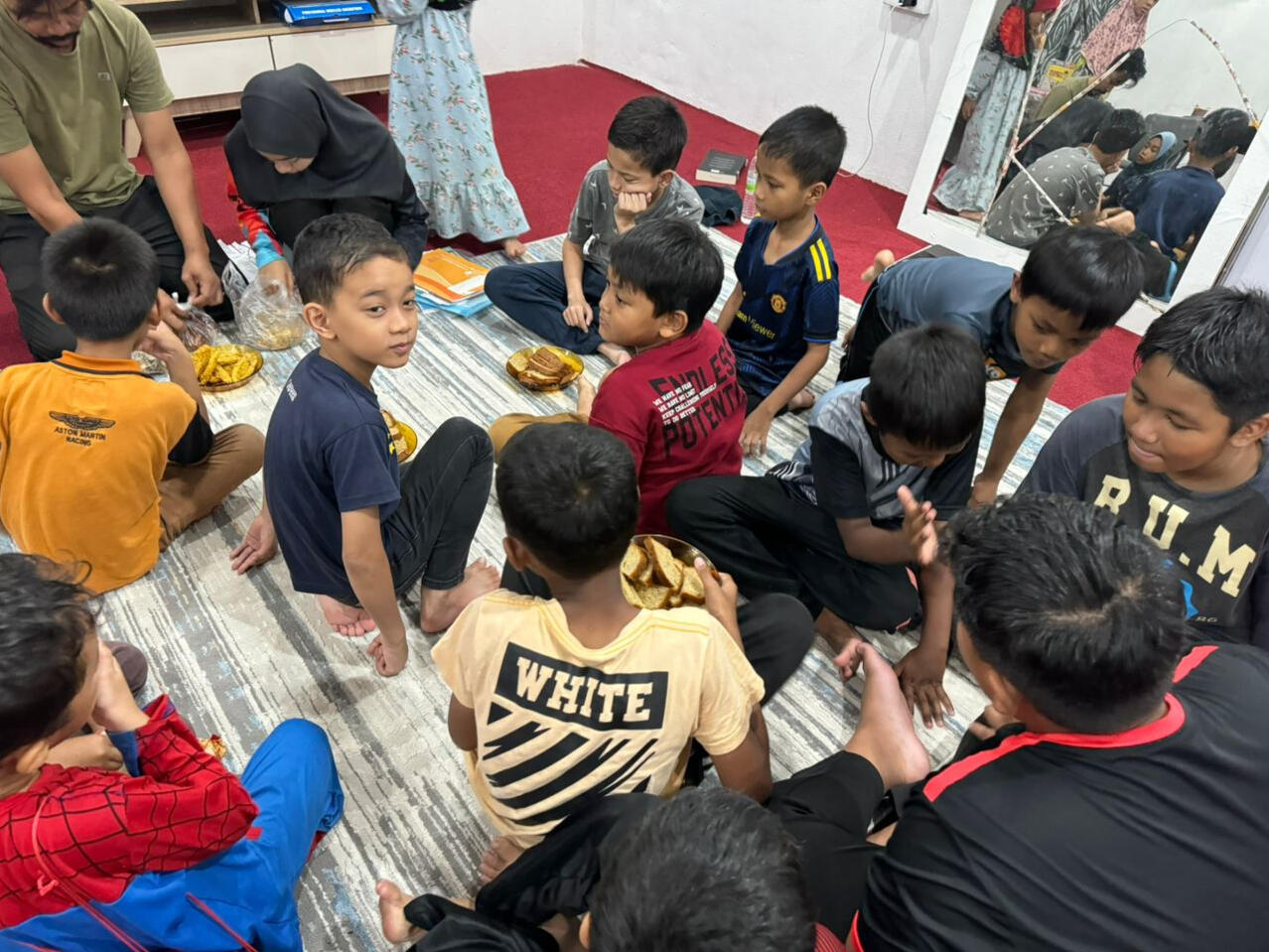 Kata-kata semangat untuk anak-anak. Anak-anak sedang membuat perbentangan untuk 3M dan STEAM, kelab emak ayah cakna anak pintar (KECAP) Malaysia Rohimah Mohamud